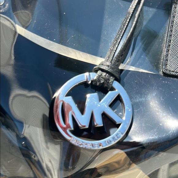 MICHAEL Michael Kors Black and White Tote Bag with Structured Design - Picture 6 of 6